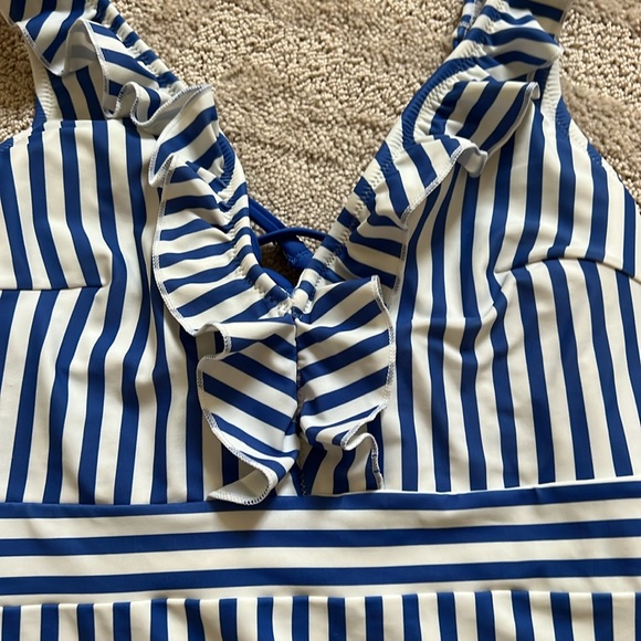 CUPSHE one piece bathing suit - Picture 3 of 5